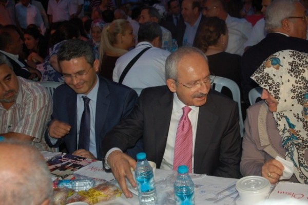 Kılıçdaroğlu, vatandaşlarla oruç açtı 13