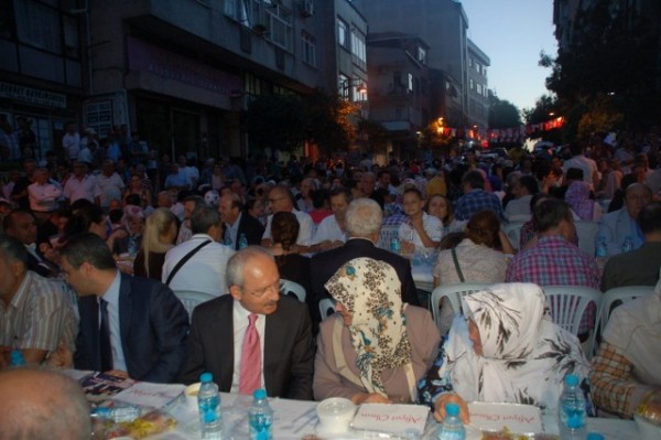 Kılıçdaroğlu, vatandaşlarla oruç açtı 15
