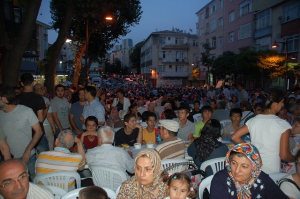 Kılıçdaroğlu, vatandaşlarla oruç açtı 17