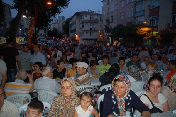 Kılıçdaroğlu, vatandaşlarla oruç açtı 18