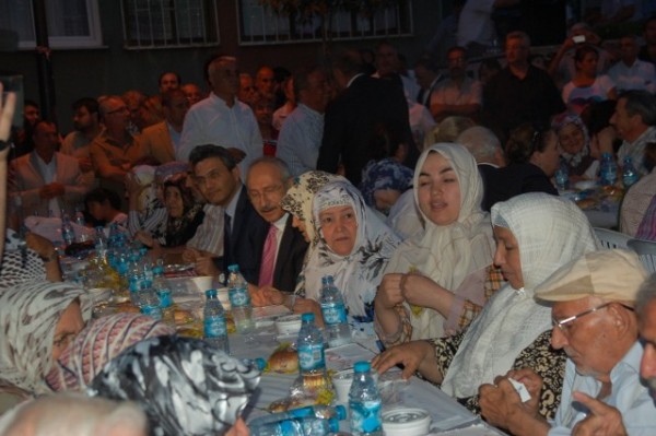Kılıçdaroğlu, vatandaşlarla oruç açtı 19
