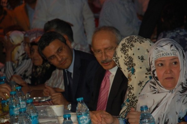 Kılıçdaroğlu, vatandaşlarla oruç açtı 20