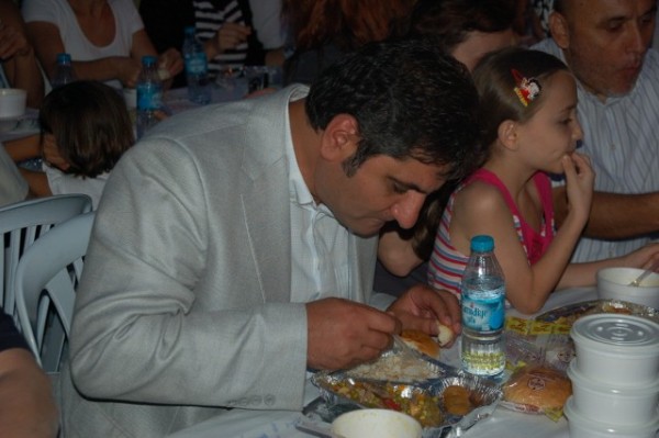 Kılıçdaroğlu, vatandaşlarla oruç açtı 28