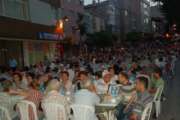 Kılıçdaroğlu, vatandaşlarla oruç açtı 3