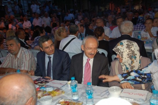 Kılıçdaroğlu, vatandaşlarla oruç açtı 48