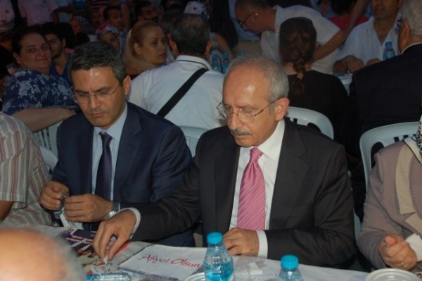 Kılıçdaroğlu, vatandaşlarla oruç açtı 6