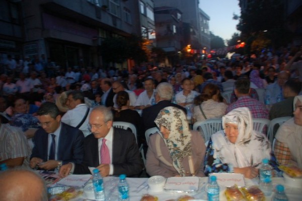 Kılıçdaroğlu, vatandaşlarla oruç açtı 8