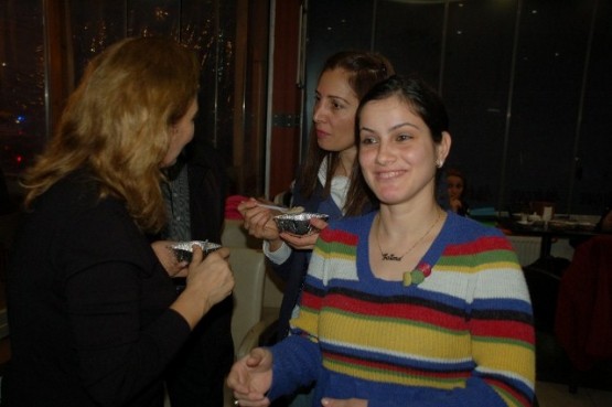 CHP Kâğıthane Kadın Kolları Aşure Dağıttı 1