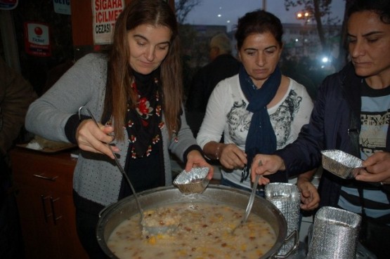 CHP Kâğıthane Kadın Kolları Aşure Dağıttı 17