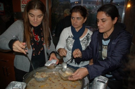 CHP Kâğıthane Kadın Kolları Aşure Dağıttı 18