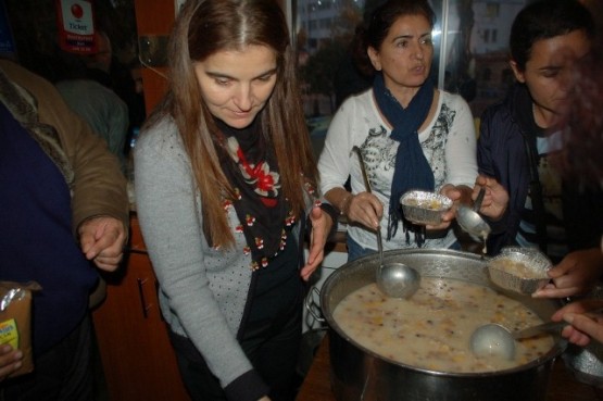 CHP Kâğıthane Kadın Kolları Aşure Dağıttı 24