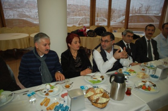 CHP Kâğıthane’den” Birlik beraberlik kahvaltısı” 17