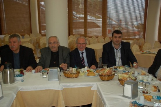 CHP Kâğıthane’den” Birlik beraberlik kahvaltısı” 8