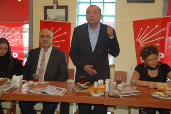CHP Gaziosmanpaşa’dan. Basına kahvaltı 15