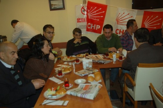 CHP Gaziosmanpaşa’dan. Basına kahvaltı 5