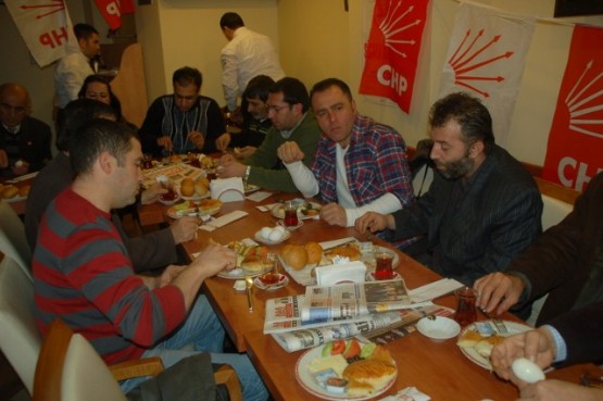 CHP Gaziosmanpaşa’dan. Basına kahvaltı 6