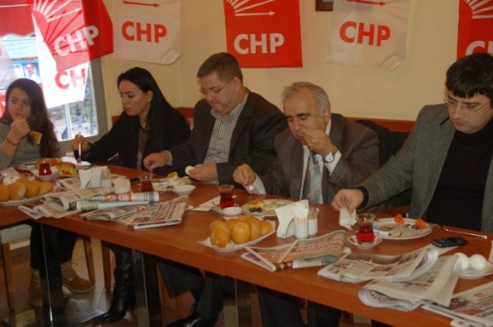 CHP Gaziosmanpaşa’dan. Basına kahvaltı 8