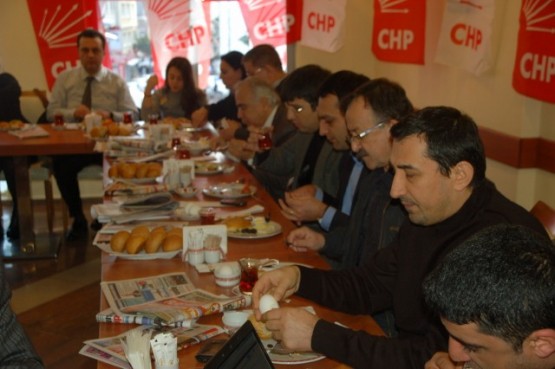 CHP Gaziosmanpaşa’dan. Basına kahvaltı 9