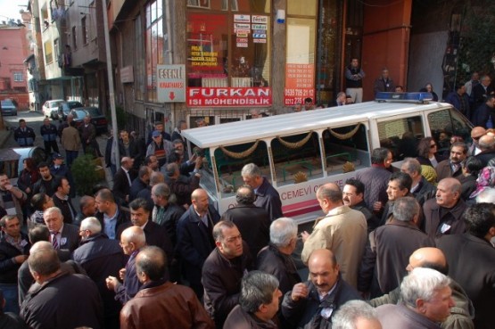 Şinasi Yalçın, Hüsnü Yalçın’ın anne acısı 29
