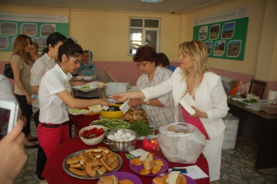 CHP Kâğıthane kadın kollarından kahvaltı 10