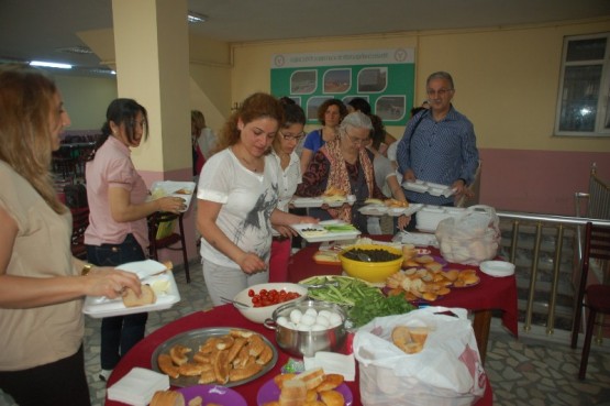 CHP Kâğıthane kadın kollarından kahvaltı 13