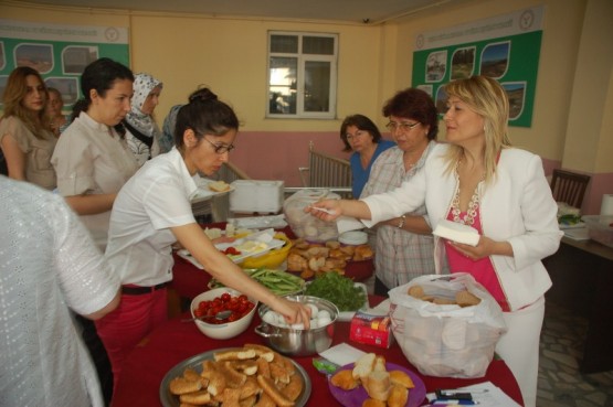 CHP Kâğıthane kadın kollarından kahvaltı 4