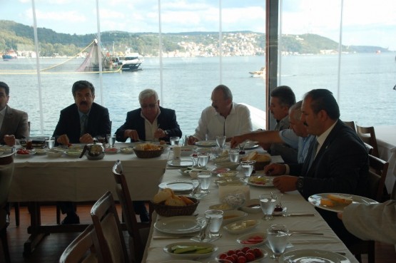 Sarıyer’de,Cengiz Alp Muhtarlar ile kahvaltıda bul 10