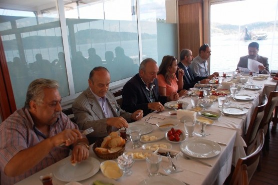 Sarıyer’de,Cengiz Alp Muhtarlar ile kahvaltıda bul 13