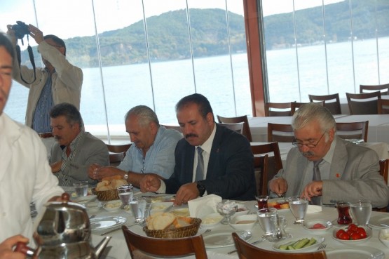 Sarıyer’de,Cengiz Alp Muhtarlar ile kahvaltıda bul 17