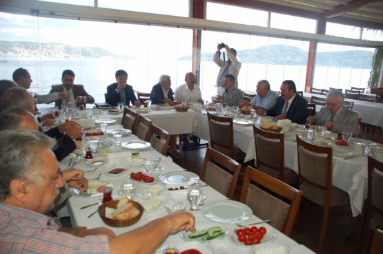 Sarıyer’de,Cengiz Alp Muhtarlar ile kahvaltıda bul 18