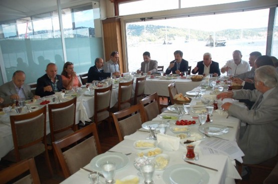 Sarıyer’de,Cengiz Alp Muhtarlar ile kahvaltıda bul 19