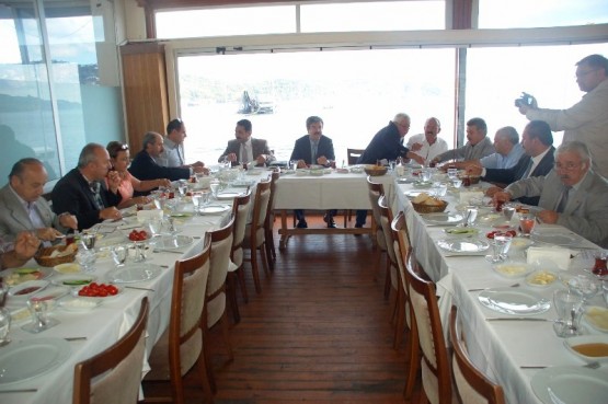 Sarıyer’de,Cengiz Alp Muhtarlar ile kahvaltıda bul 20