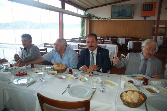 Sarıyer’de,Cengiz Alp Muhtarlar ile kahvaltıda bul 22