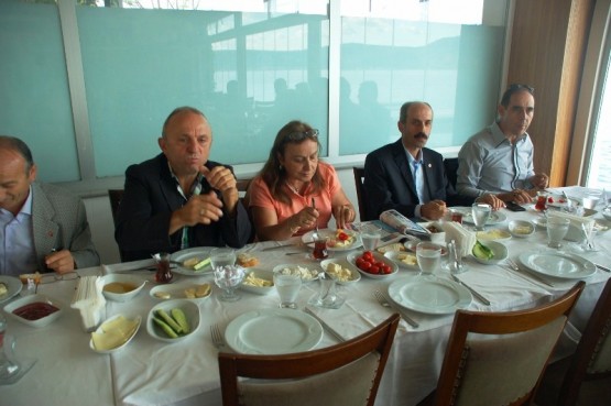 Sarıyer’de,Cengiz Alp Muhtarlar ile kahvaltıda bul 26
