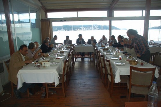 Sarıyer’de,Cengiz Alp Muhtarlar ile kahvaltıda bul 31