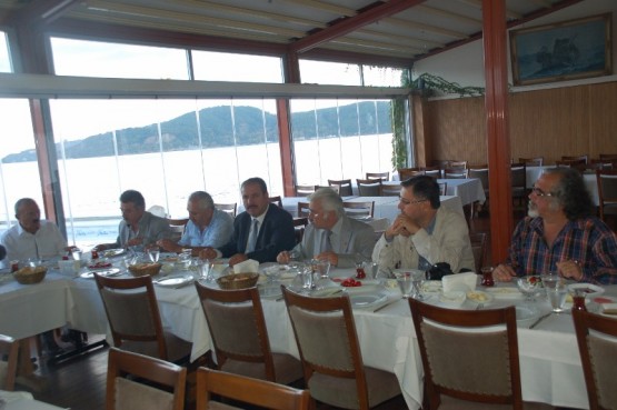 Sarıyer’de,Cengiz Alp Muhtarlar ile kahvaltıda bul 33