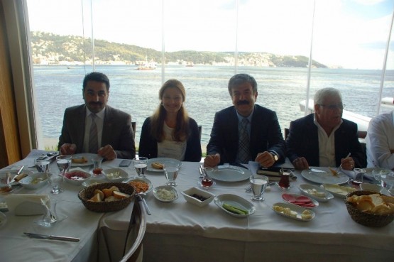 Sarıyer’de,Cengiz Alp Muhtarlar ile kahvaltıda bul 40