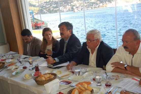 Sarıyer’de,Cengiz Alp Muhtarlar ile kahvaltıda bul 46