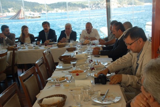 Sarıyer’de,Cengiz Alp Muhtarlar ile kahvaltıda bul 53