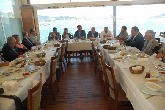 Sarıyer’de,Cengiz Alp Muhtarlar ile kahvaltıda bul 54