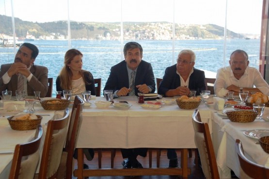 Sarıyer’de,Cengiz Alp Muhtarlar ile kahvaltıda bul 56