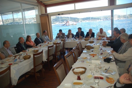 Sarıyer’de,Cengiz Alp Muhtarlar ile kahvaltıda bul 58