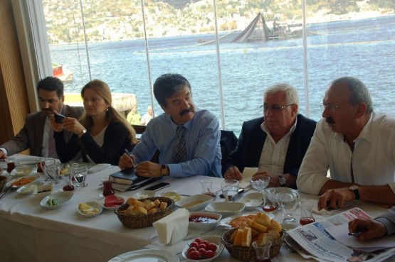 Sarıyer’de,Cengiz Alp Muhtarlar ile kahvaltıda bul 59