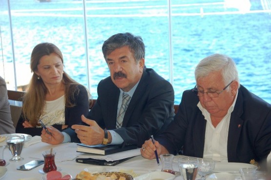 Sarıyer’de,Cengiz Alp Muhtarlar ile kahvaltıda bul 7