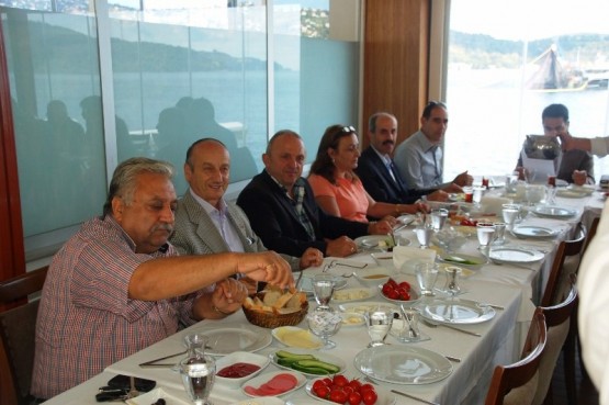 Sarıyer’de,Cengiz Alp Muhtarlar ile kahvaltıda bul 9