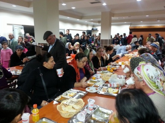 CHP Kâğıthane, Cem evi İftar Sofrasında 10