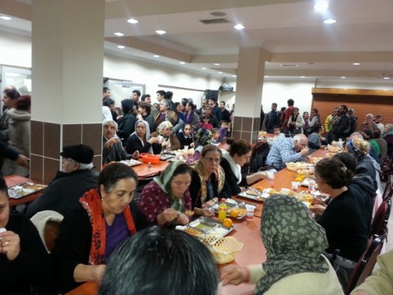 CHP Kâğıthane, Cem evi İftar Sofrasında 12