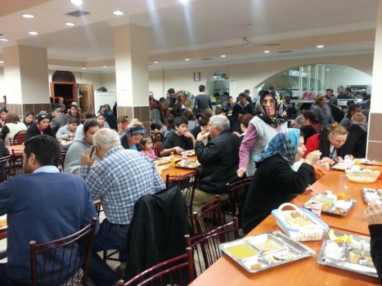 CHP Kâğıthane, Cem evi İftar Sofrasında 17