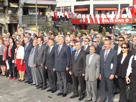 Sarıyer'de 23 Nisan Bayramı çelenk töreni 1