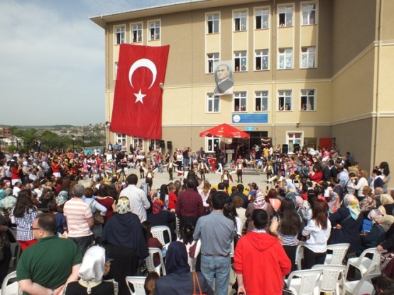 Sarıyer'de 23 Nisan Bayramı çelenk töreni 10